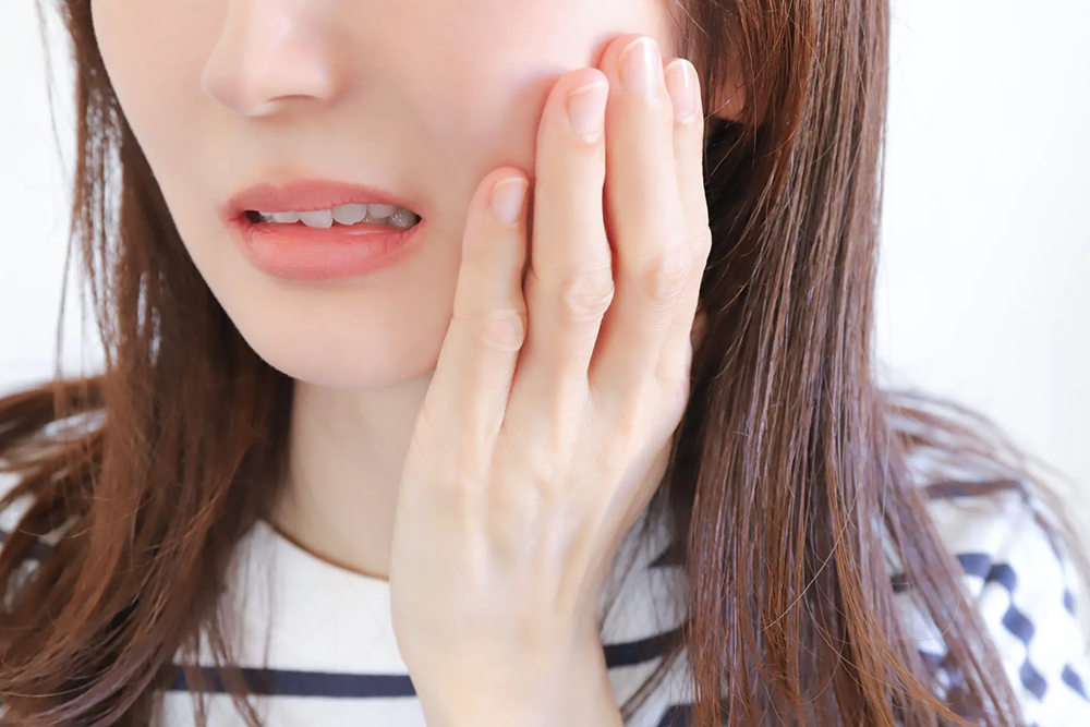 親知らずが痛い女性